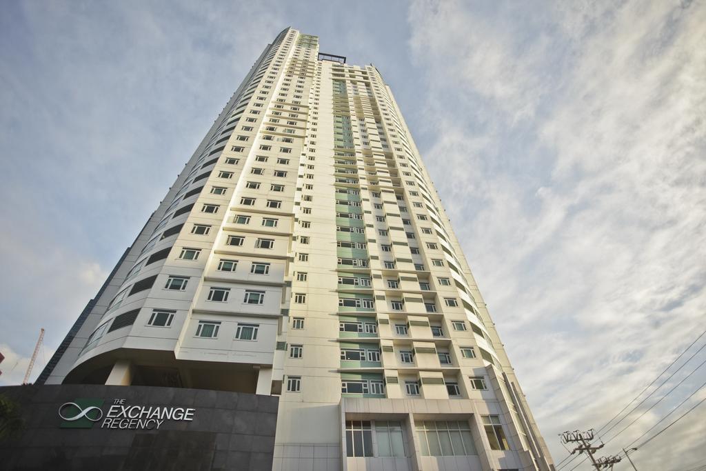 The Exchange Regency Residence Hotel Managed By Hii Pasig City Экстерьер фото