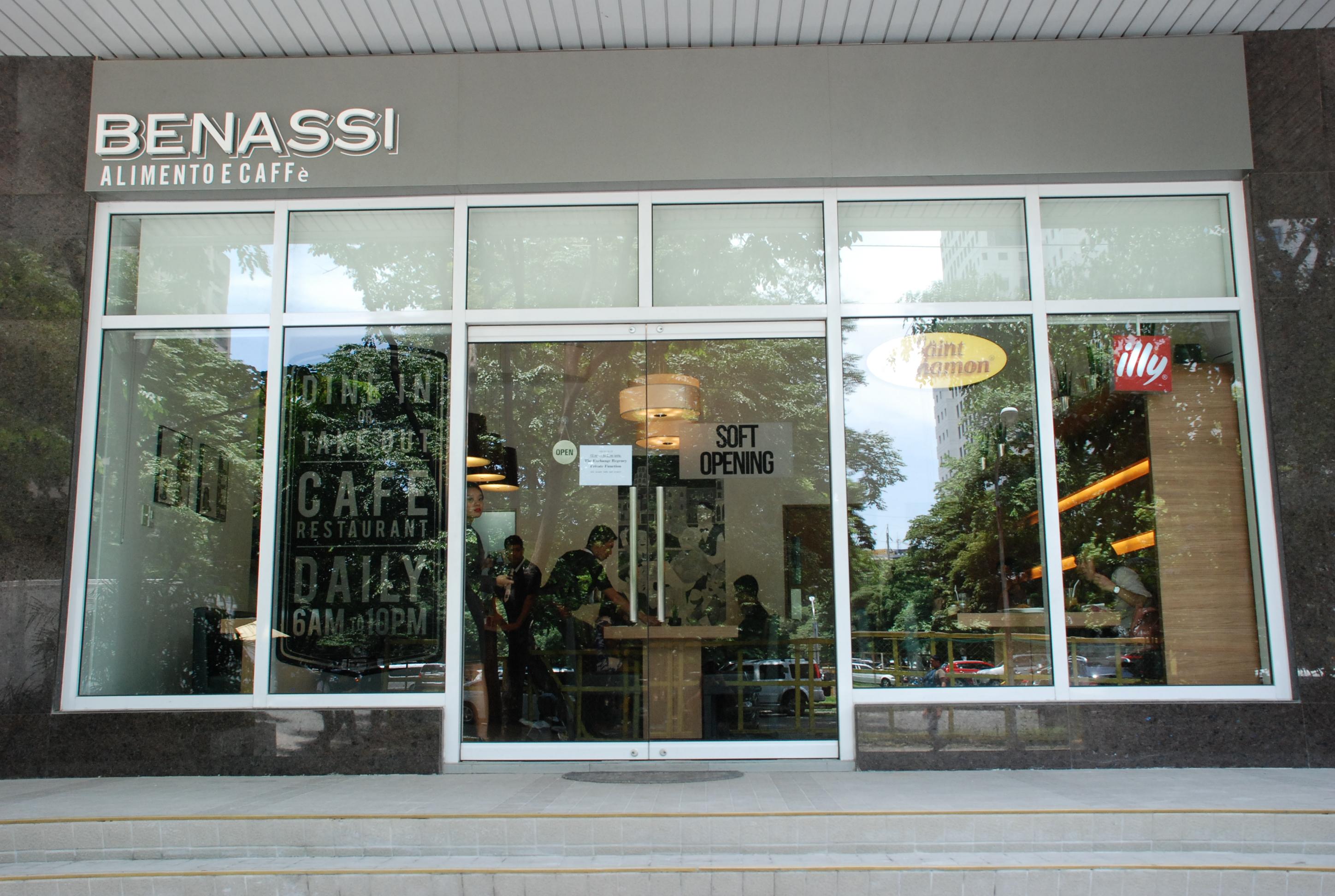 The Exchange Regency Residence Hotel Managed By Hii Pasig City Экстерьер фото