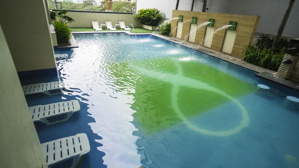 The Exchange Regency Residence Hotel Managed By Hii Pasig City Экстерьер фото