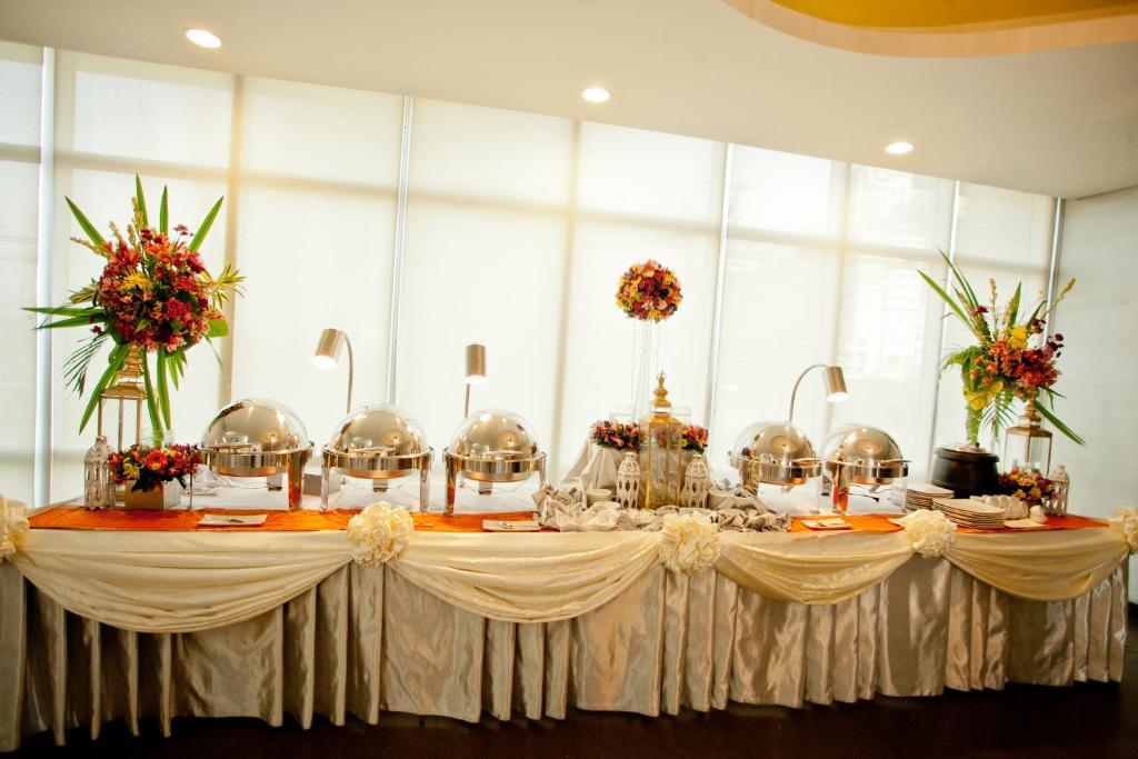 The Exchange Regency Residence Hotel Managed By Hii Pasig City Экстерьер фото